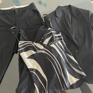 THEORY 3 piece Women Pant Suit - 4/6